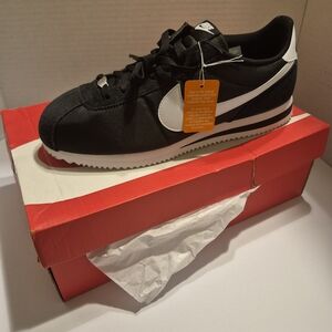 Nike Black and White Sneakers